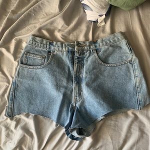 High waisted booty denim shorts
